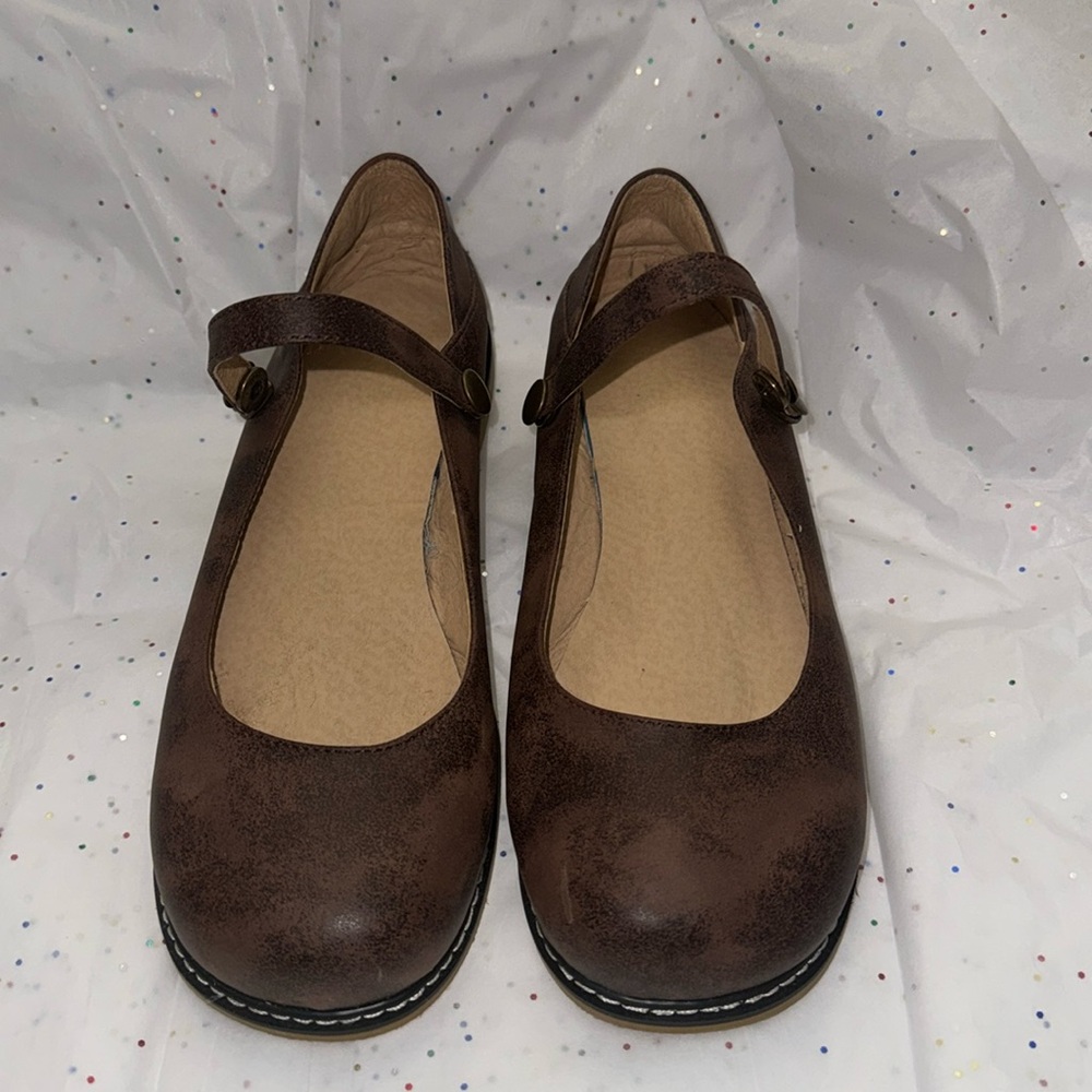 Brown vegan leather Maryjane’s in n good condition